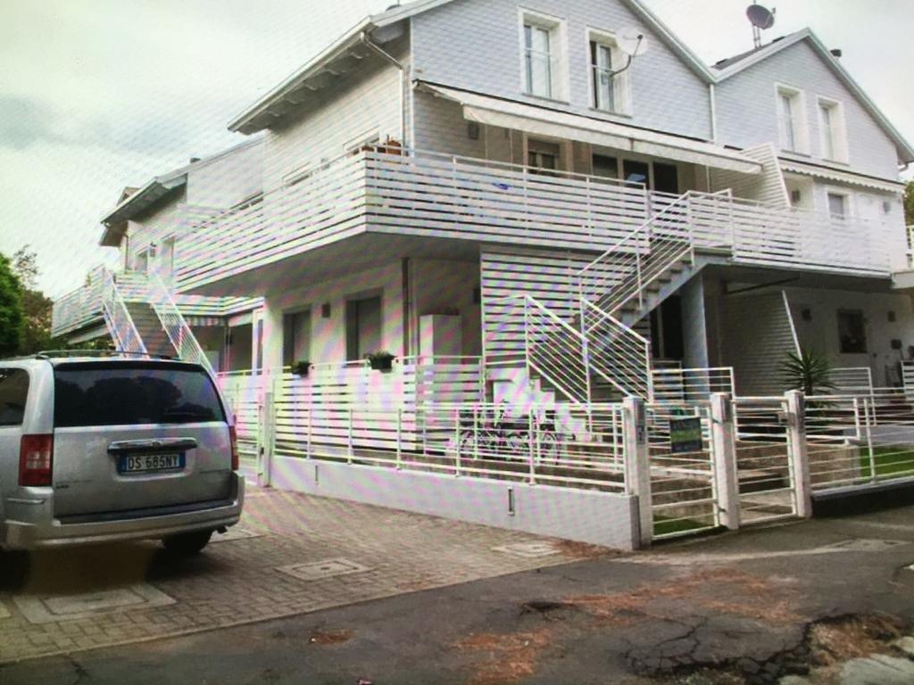 Casa Con Giardino Villa แชร์เวีย ภายนอก รูปภาพ